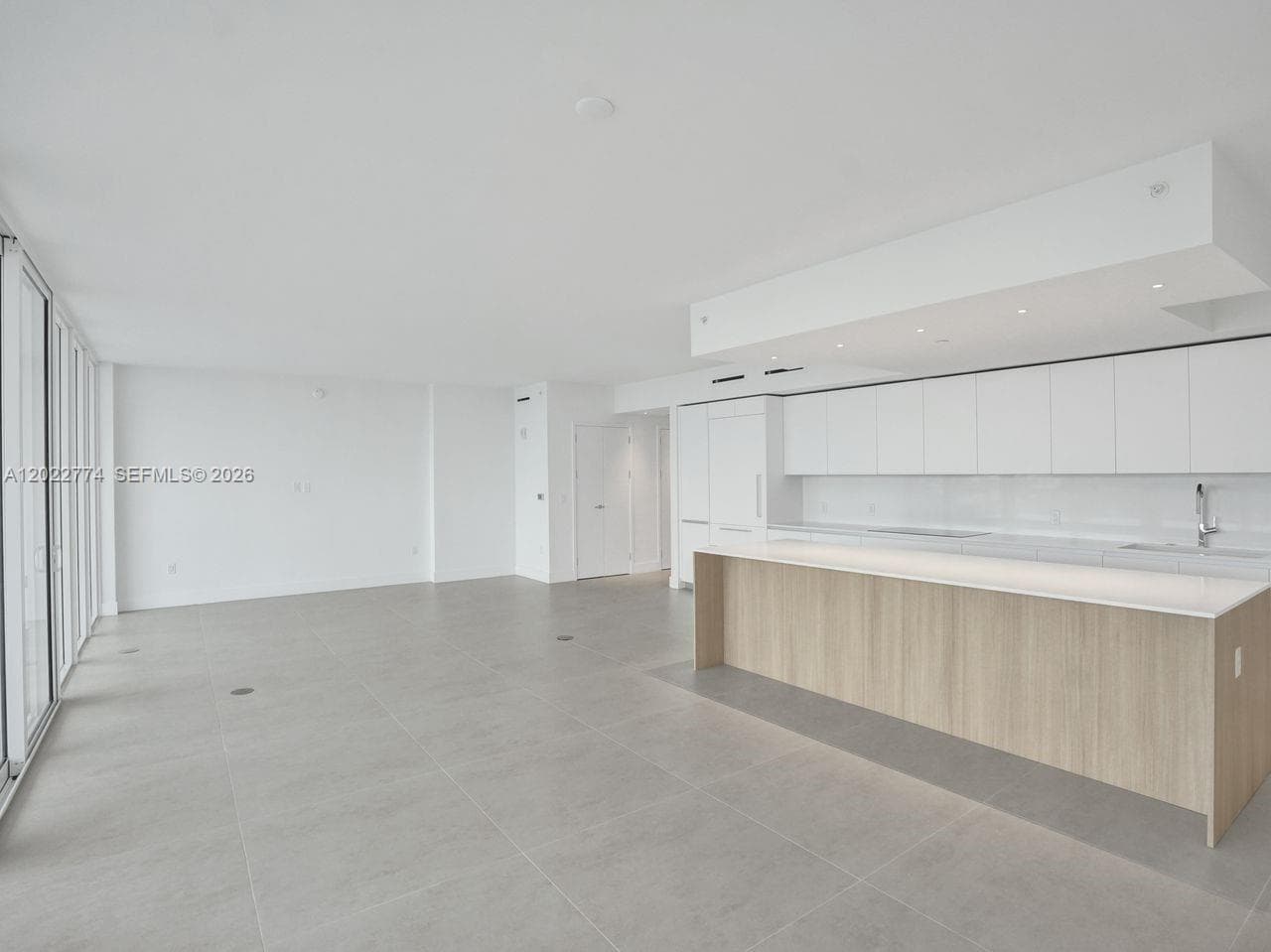 407 N Riverside 402 photo 19