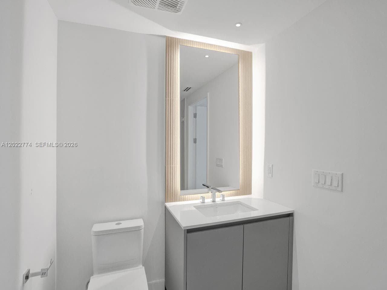 407 N Riverside 402 photo 25