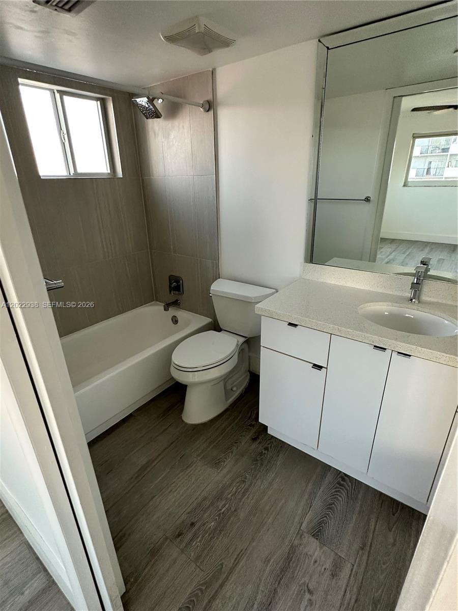 3601 NE 170th St 409 photo 17