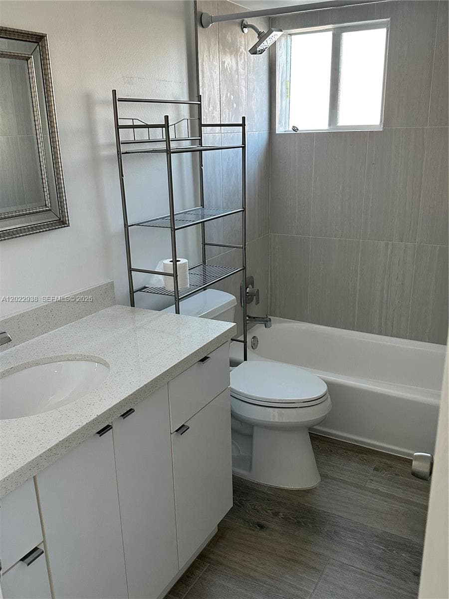 3601 NE 170th St 409 photo 8