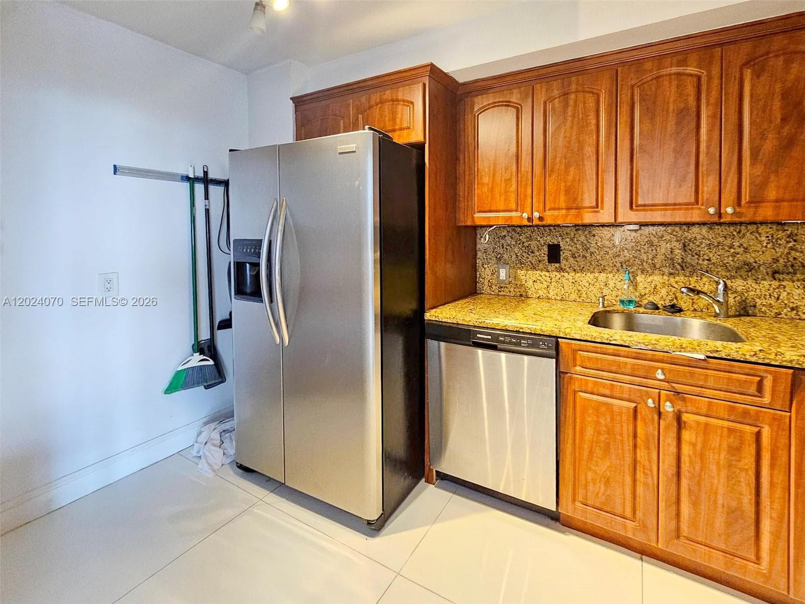 100 Bayview Dr 722 photo 6