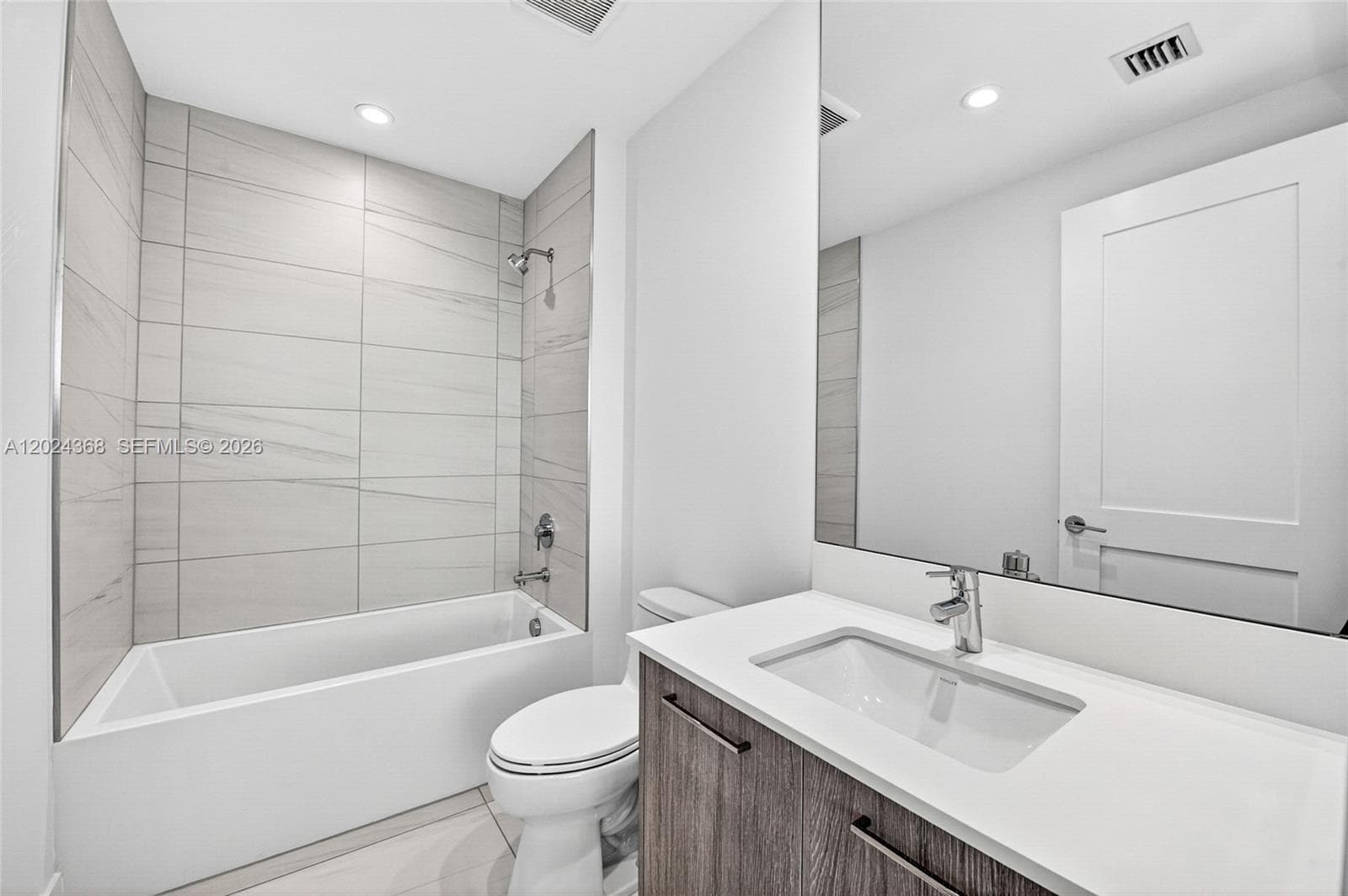 153 N Seabreeze Blvd 703 photo 21