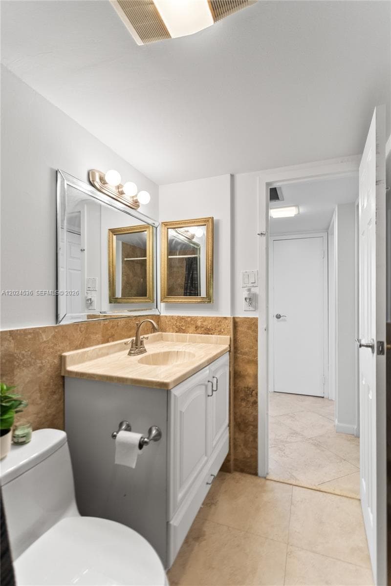 100 Bayview Dr 307 photo 16