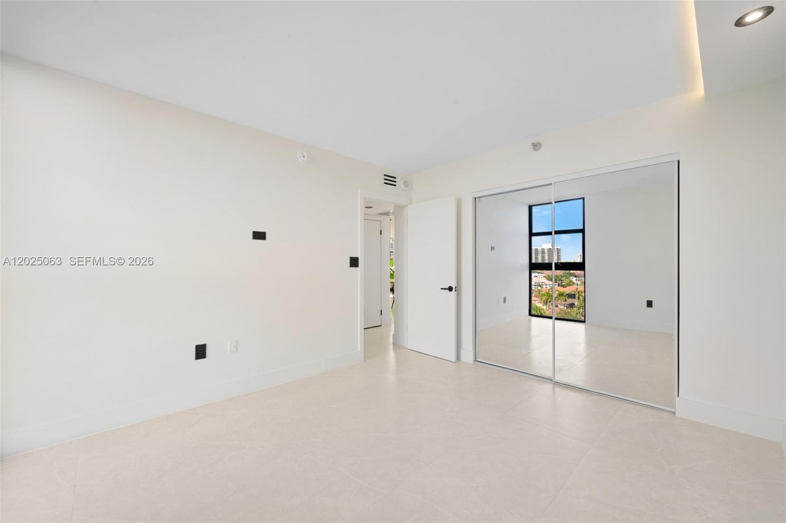 20505 E Country Club Dr 1133 photo 12