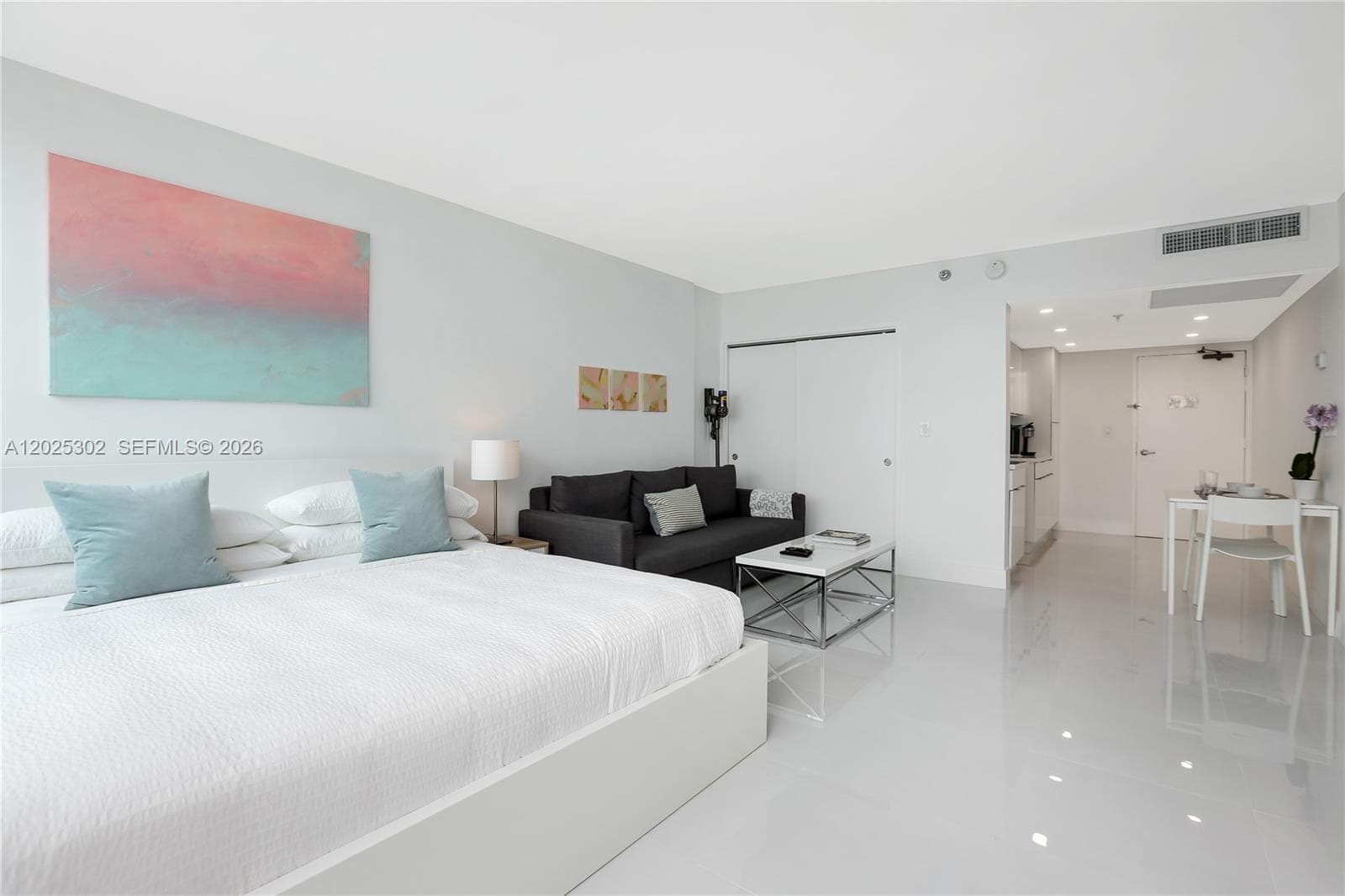 5445 Collins Ave 1203 photo 4