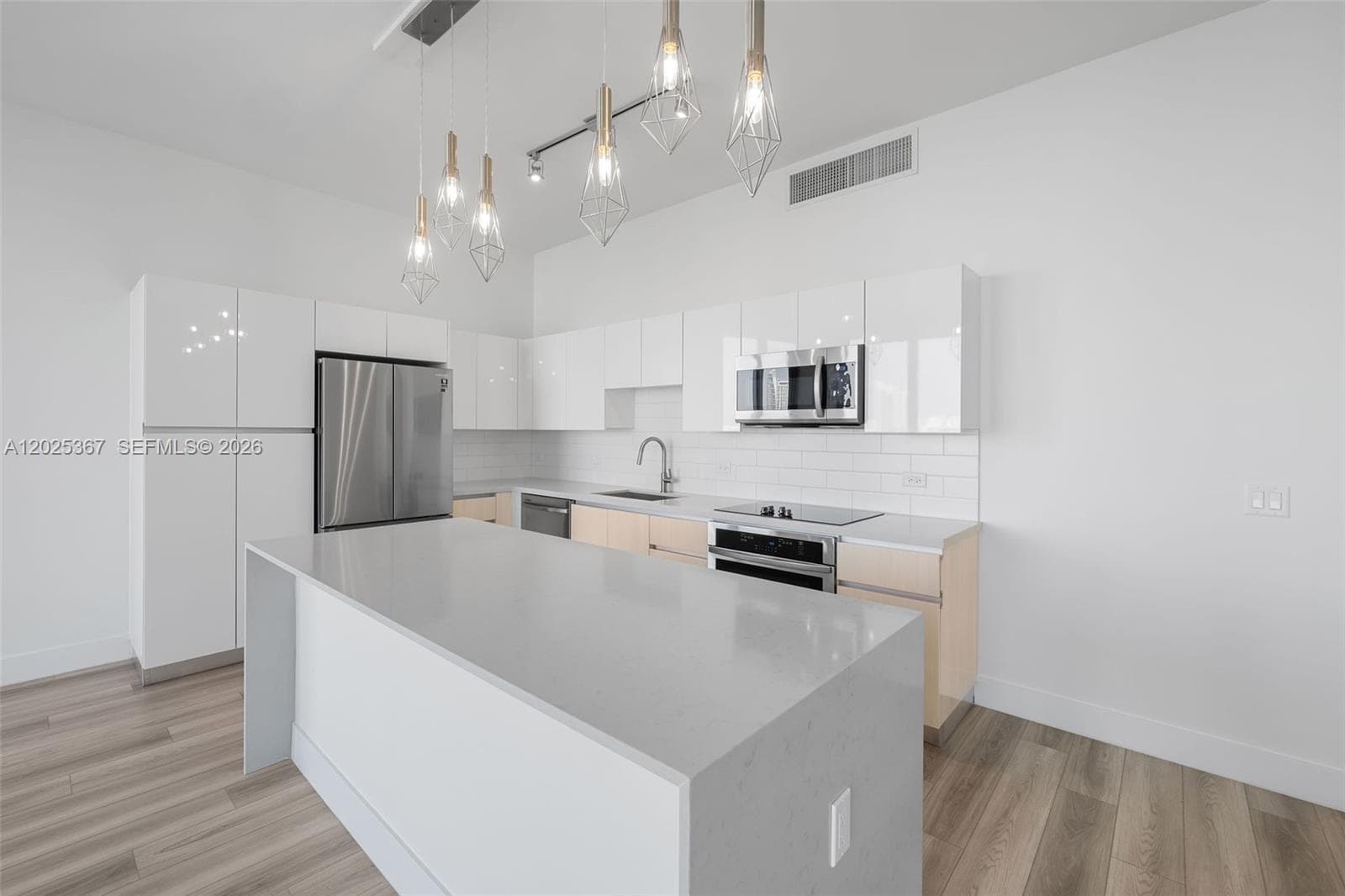 101 Diplomat Pkwy 2102 photo 13
