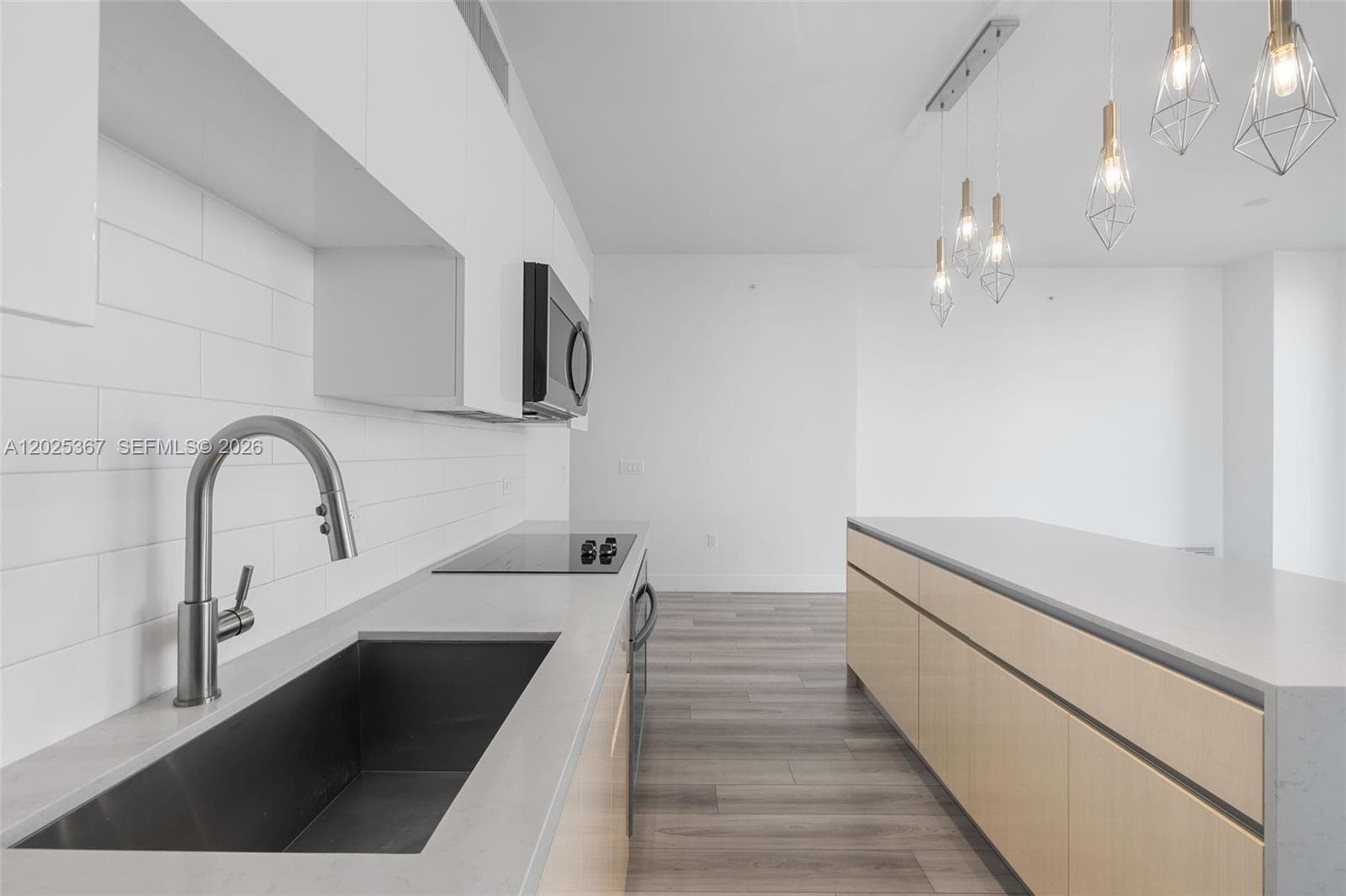 101 Diplomat Pkwy 2102 photo 4