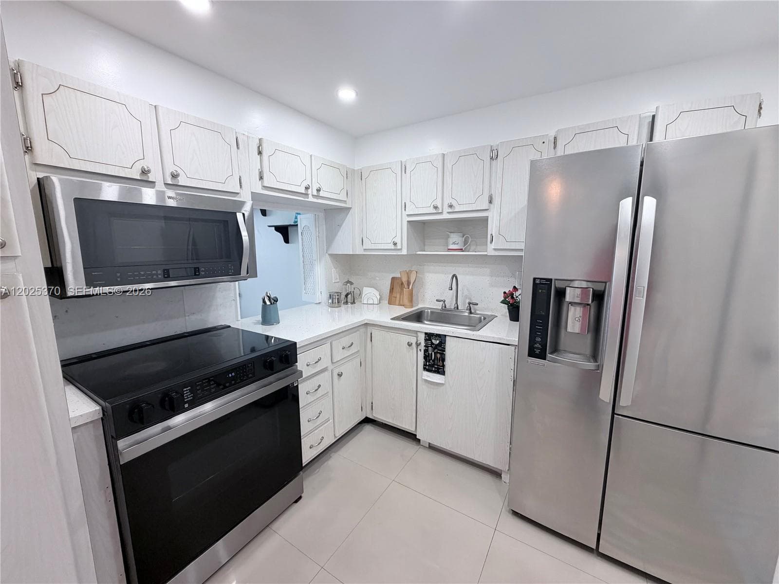 1825 S Ocean Dr 611 photo 5