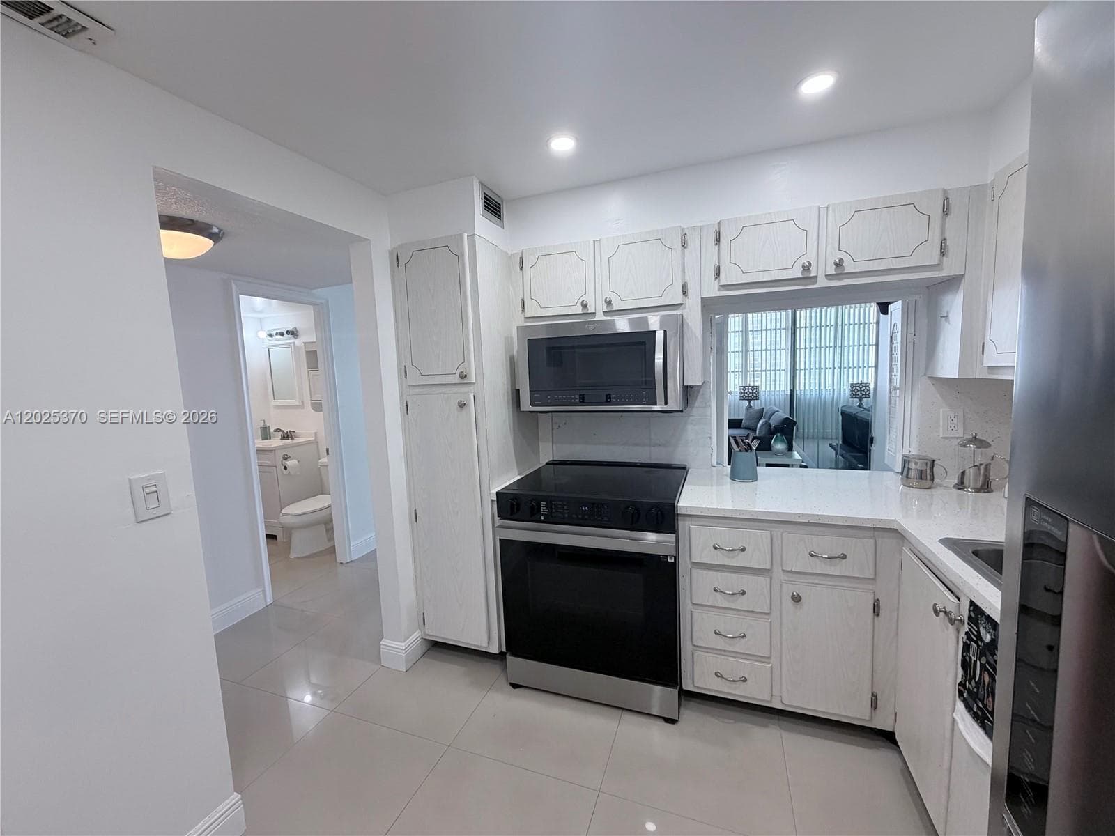 1825 S Ocean Dr 611 photo 4
