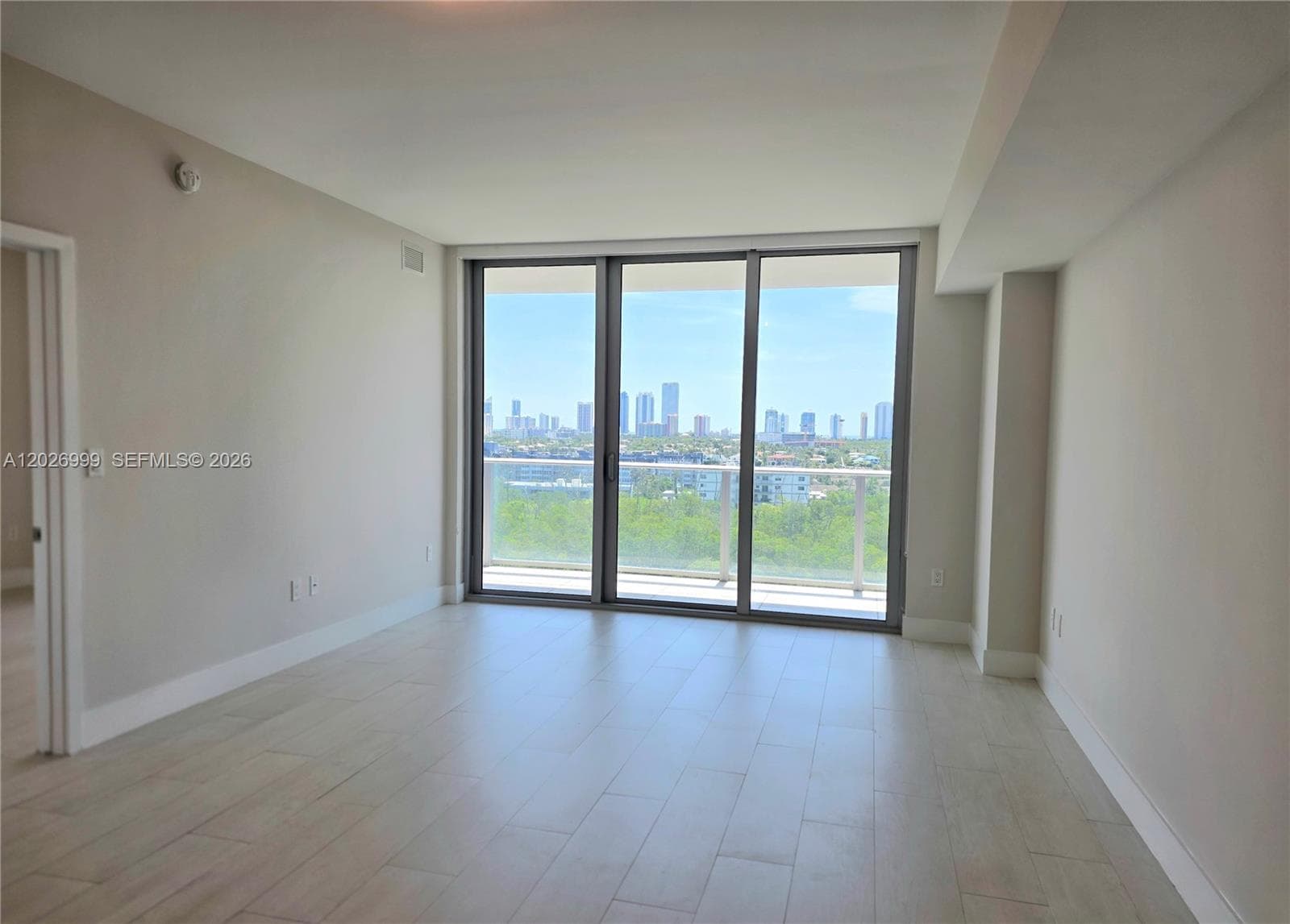 16385 Biscayne Blvd 1019 photo 9