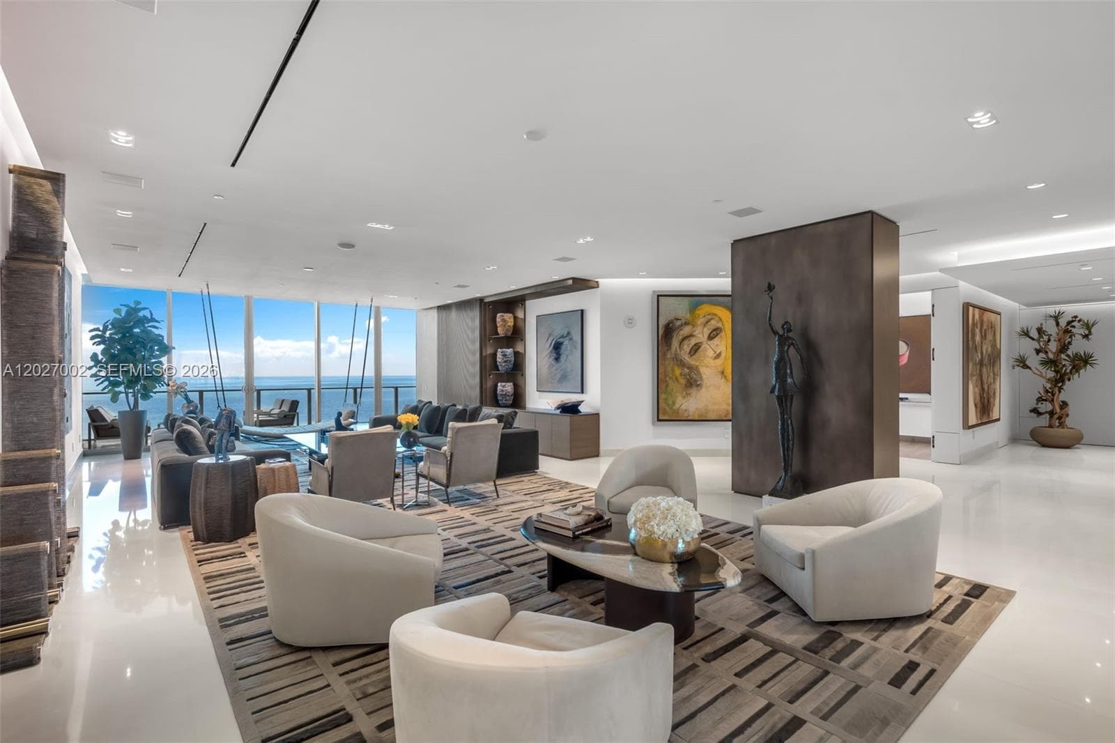 350 Ocean Dr LPH2N photo 1