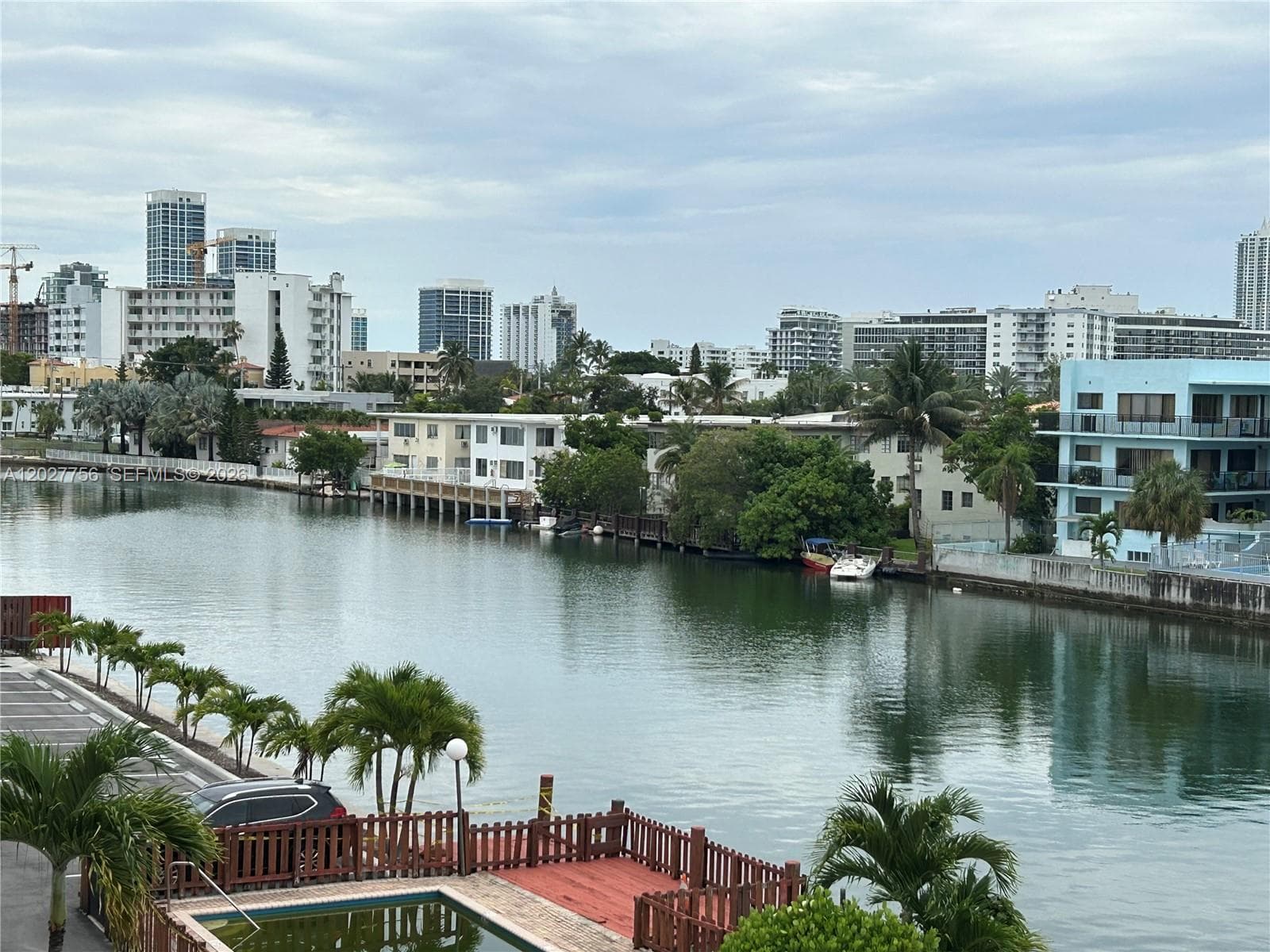 110 S Shore Dr 4E photo 2