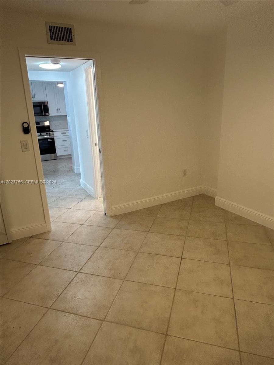 110 S Shore Dr 4E photo 7