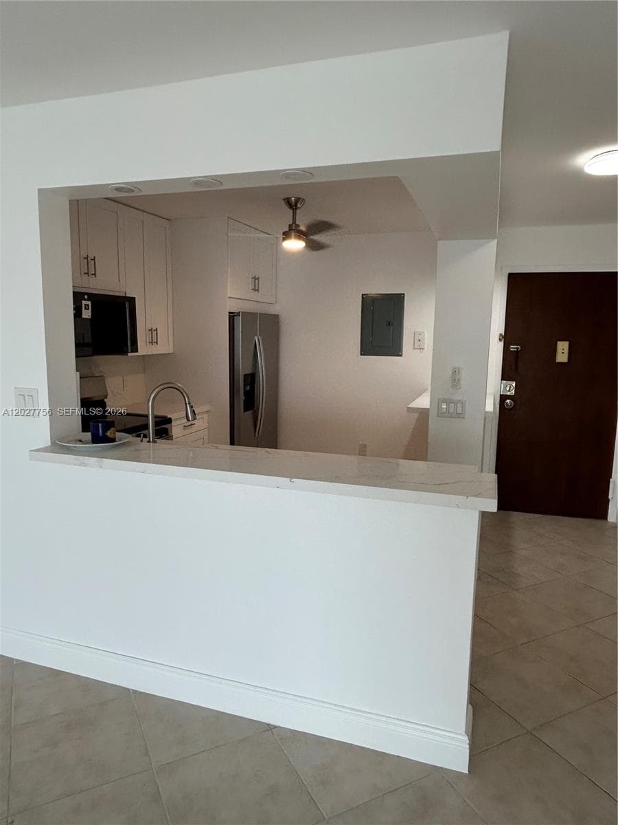 110 S Shore Dr 4E photo 5