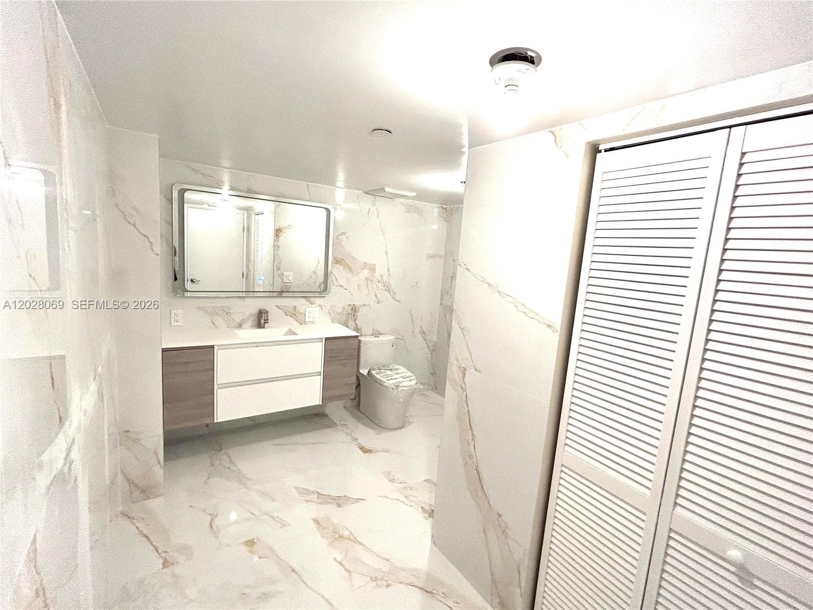 290 174th St 619 photo 21