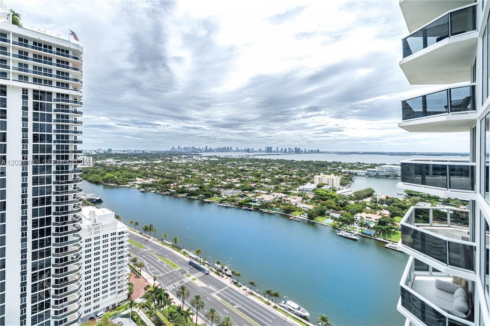4779 Collins Ave 3504 photo 3