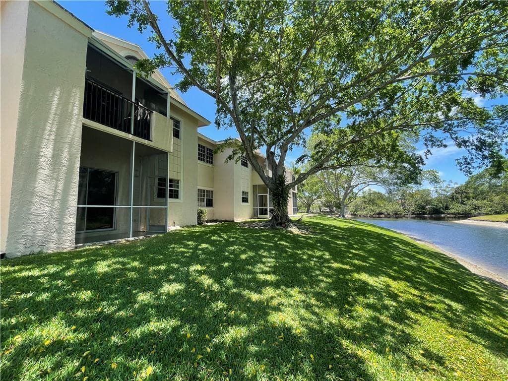 640 Cypress Club Way J12 photo 3