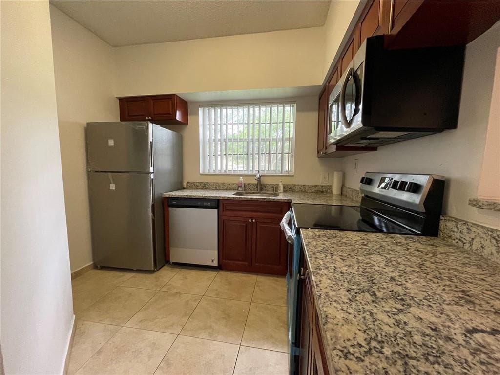 640 Cypress Club Way J12 photo 11