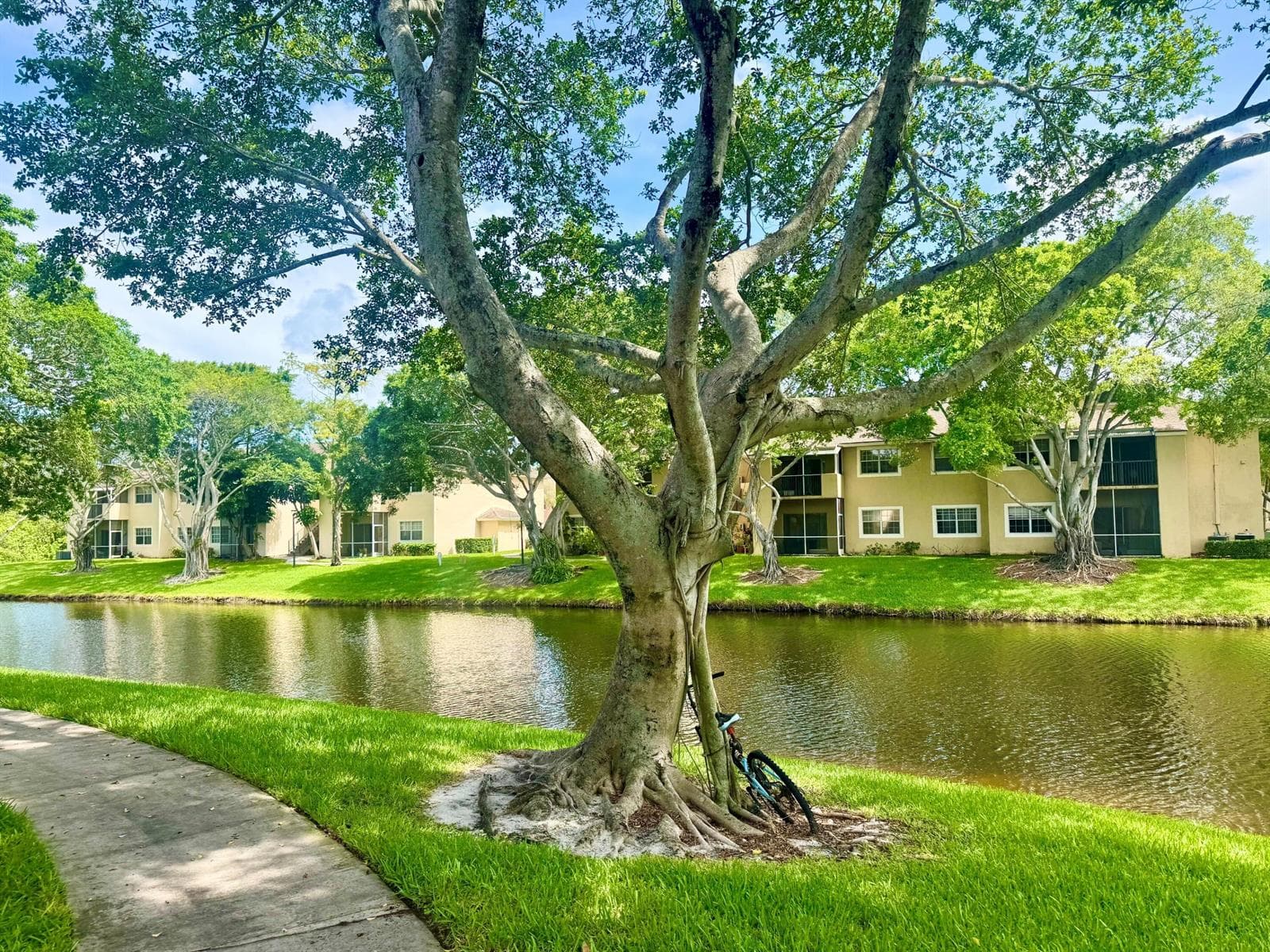 640 Cypress Club Way J12 photo 21