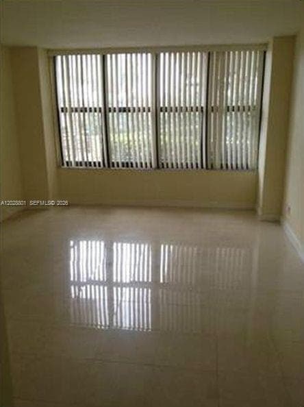 2500 Parkview Dr 307 photo 4