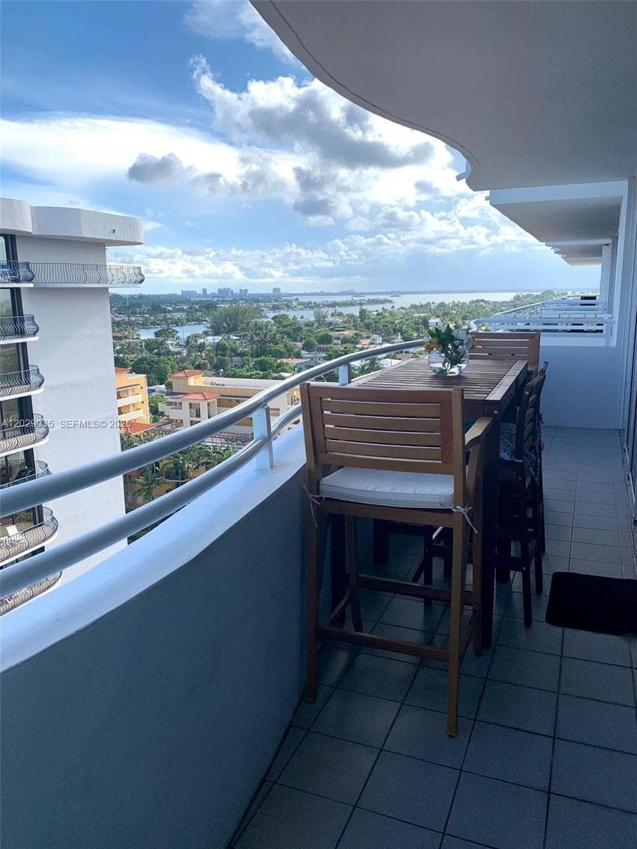 8911 Collins Ave 1104 photo 2