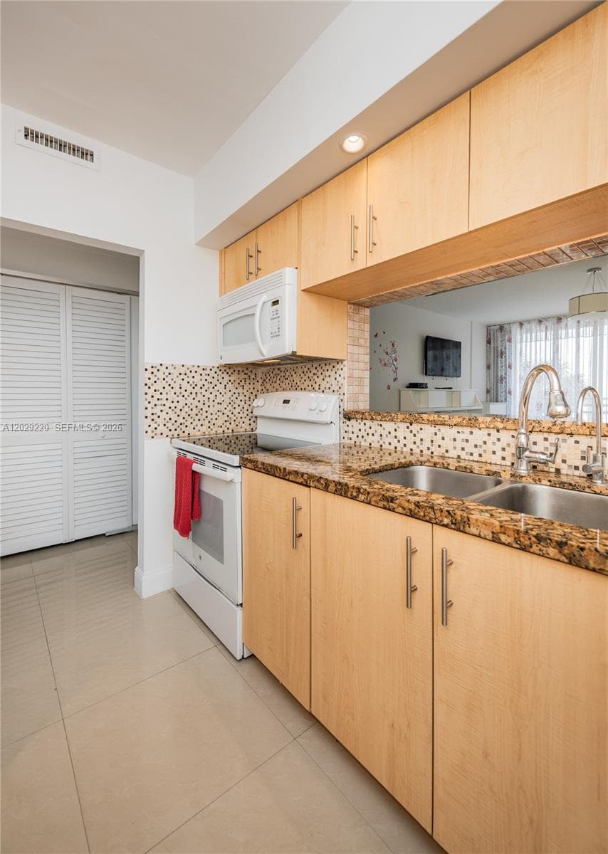 3505 S Ocean Dr 221 photo 13