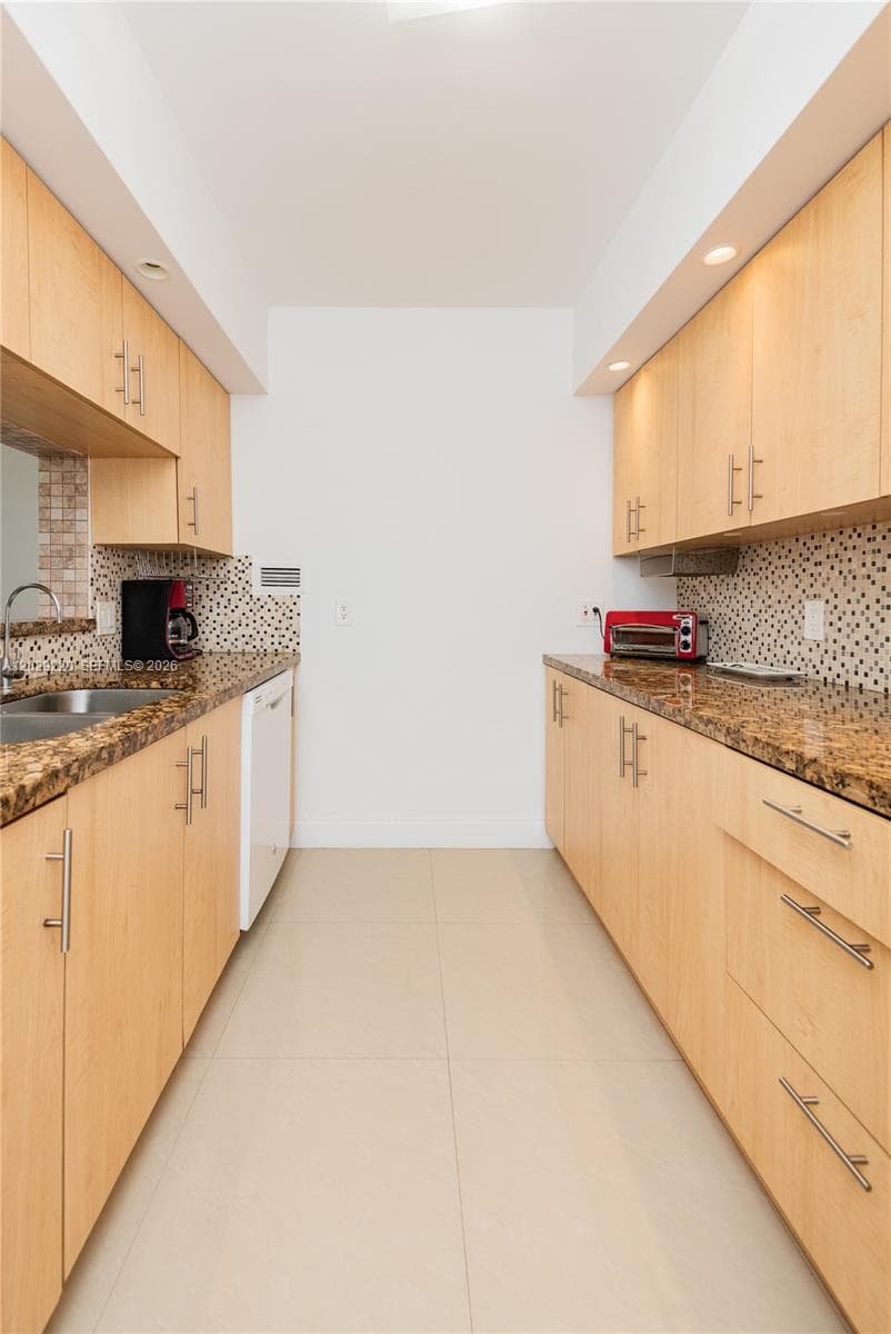 3505 S Ocean Dr 221 photo 14