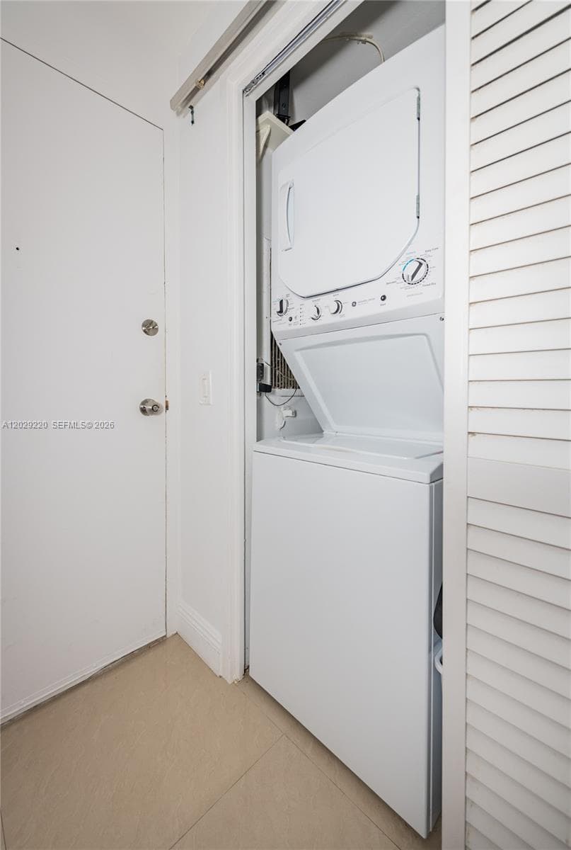 3505 S Ocean Dr 221 photo 18