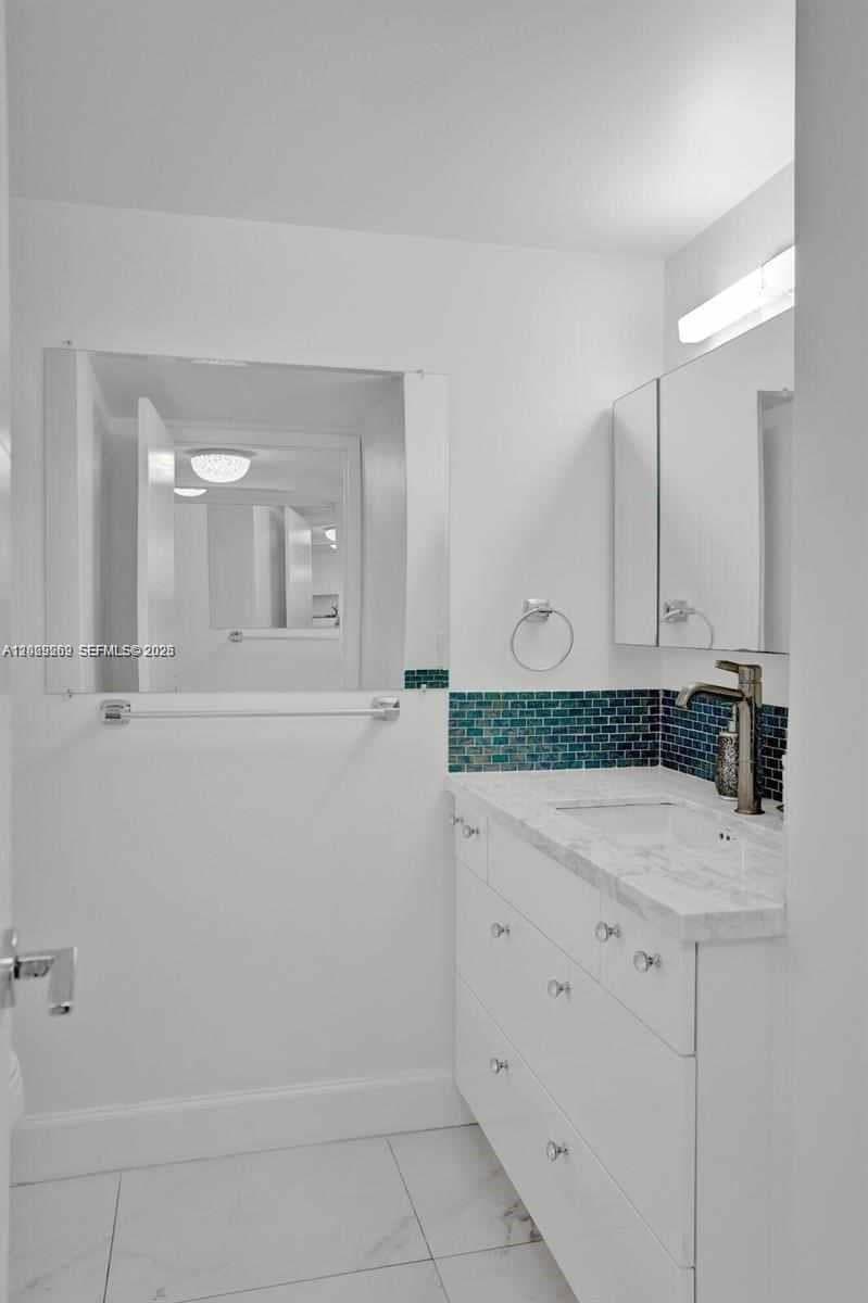 2500 Parkview Dr 1008 photo 5