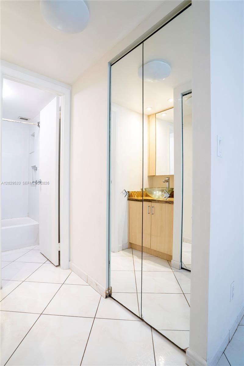 600 Three Islands Blvd 1416 photo 18