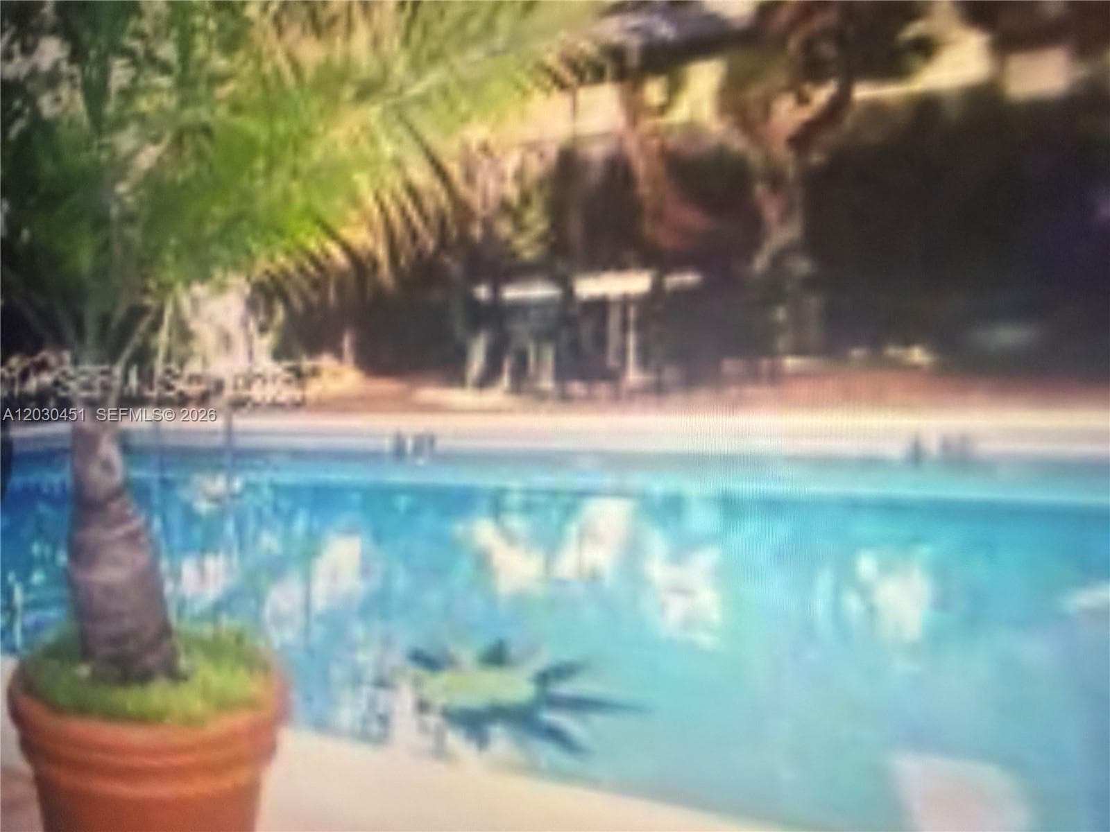 1390 Ocean Dr 302 photo 2