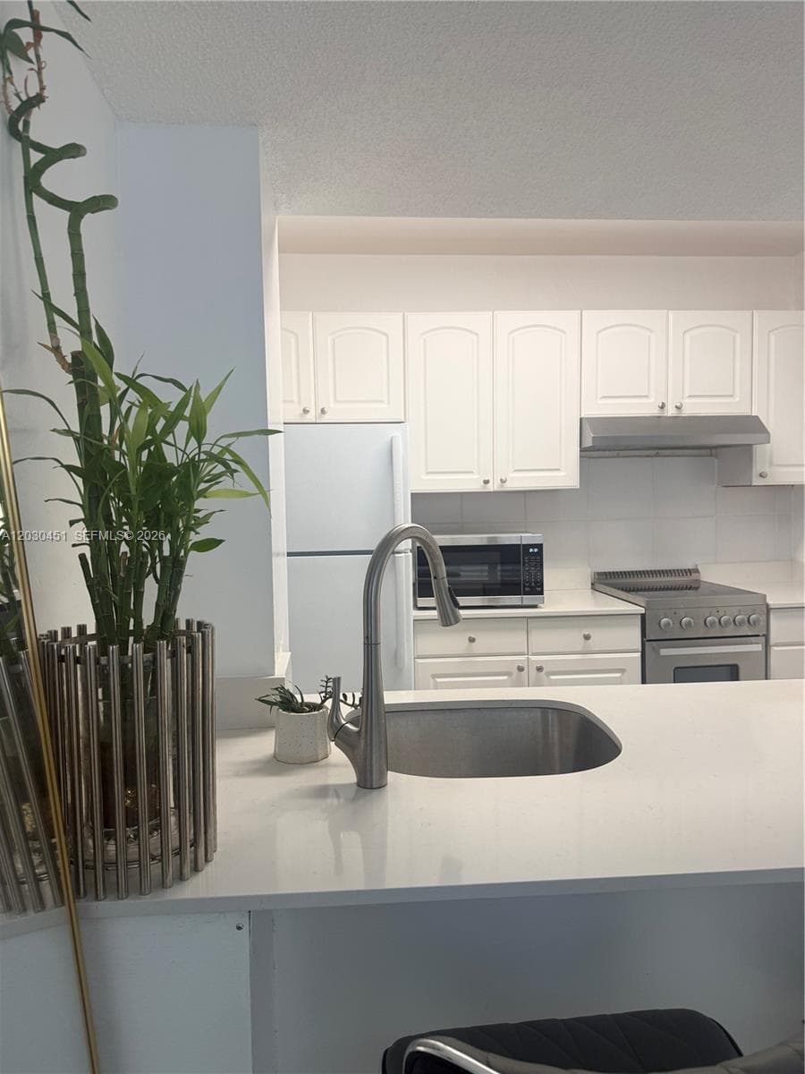 1390 Ocean Dr 302 photo 24