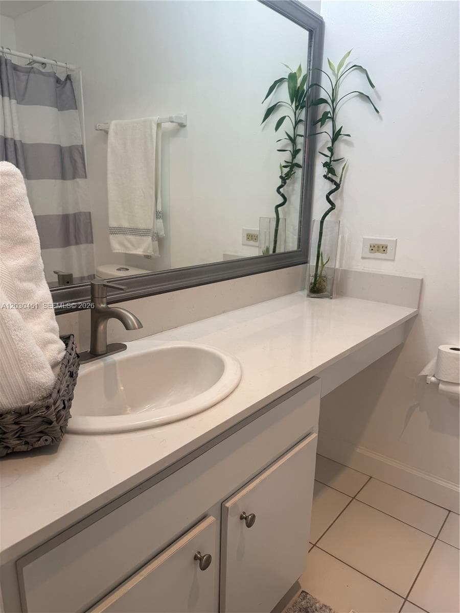 1390 Ocean Dr 302 photo 14