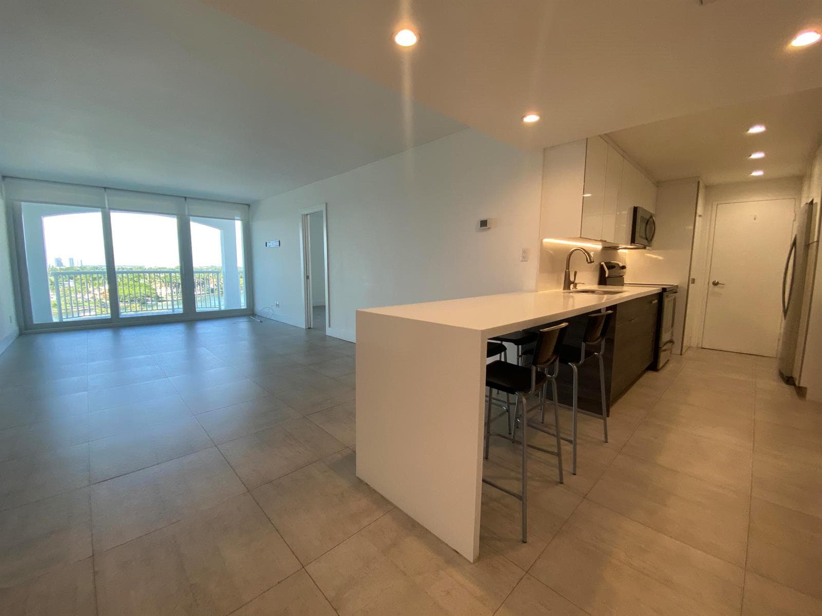 5401 Collins Avenue 620 photo 3