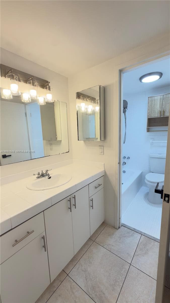 3660 NE 166th St 805 photo 15