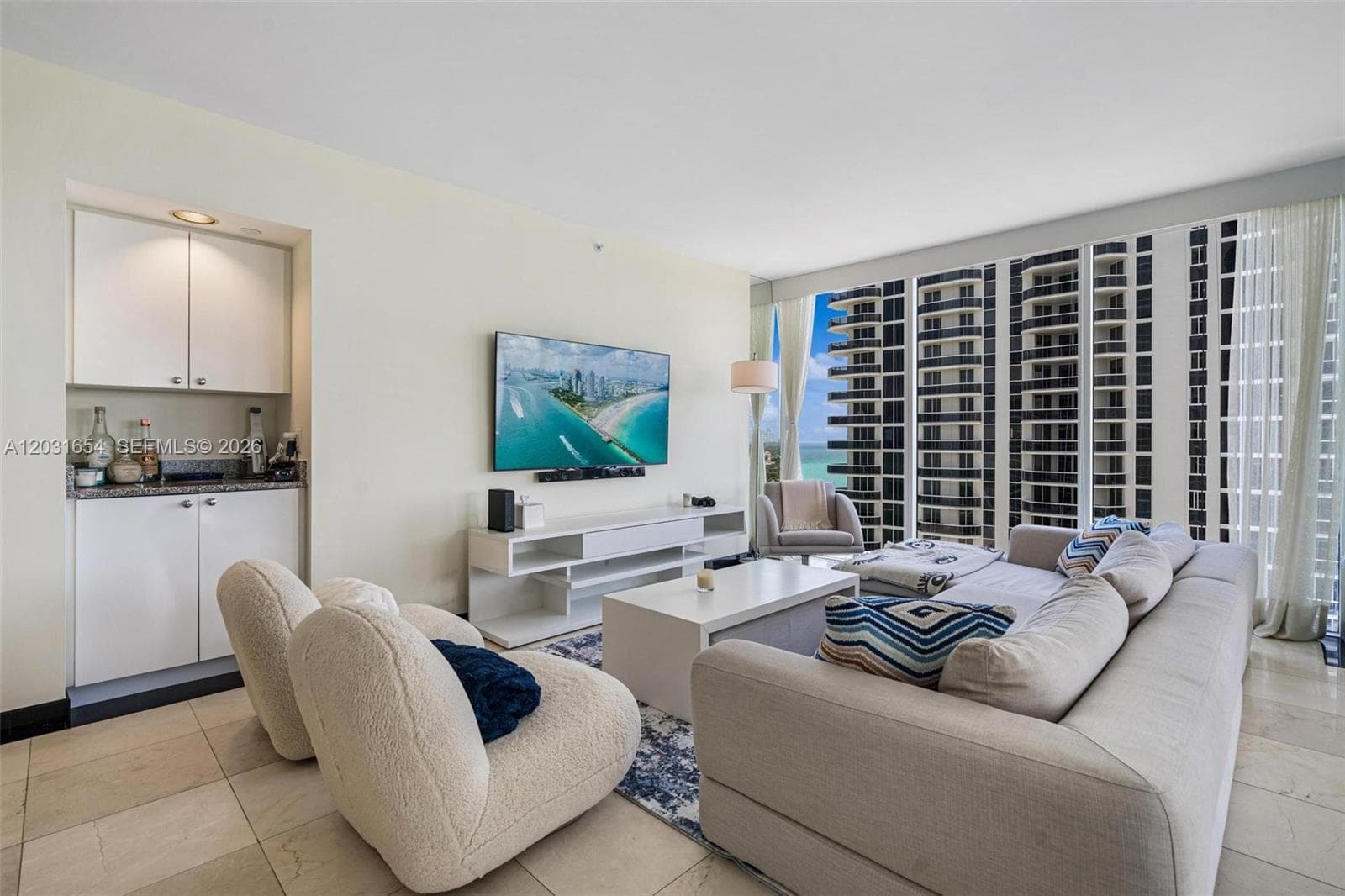 4779 Collins Ave 2305 photo 2
