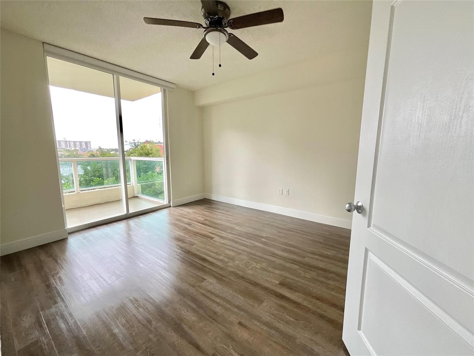 16900 N Bay Road 1-407 photo 4
