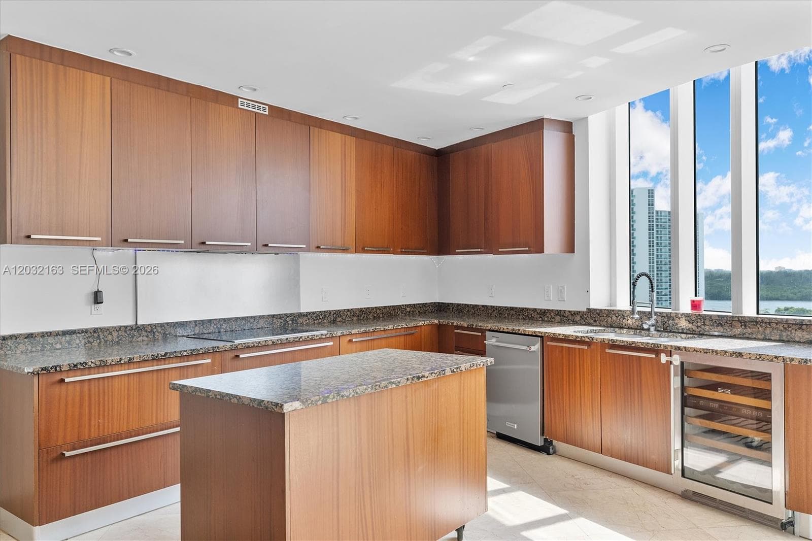 15901 Collins Ave 904 photo 21
