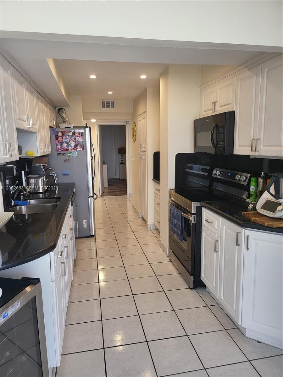 290 174th St M19 photo 10