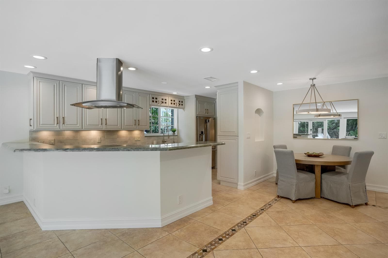2400 N Riverside Drive photo 19