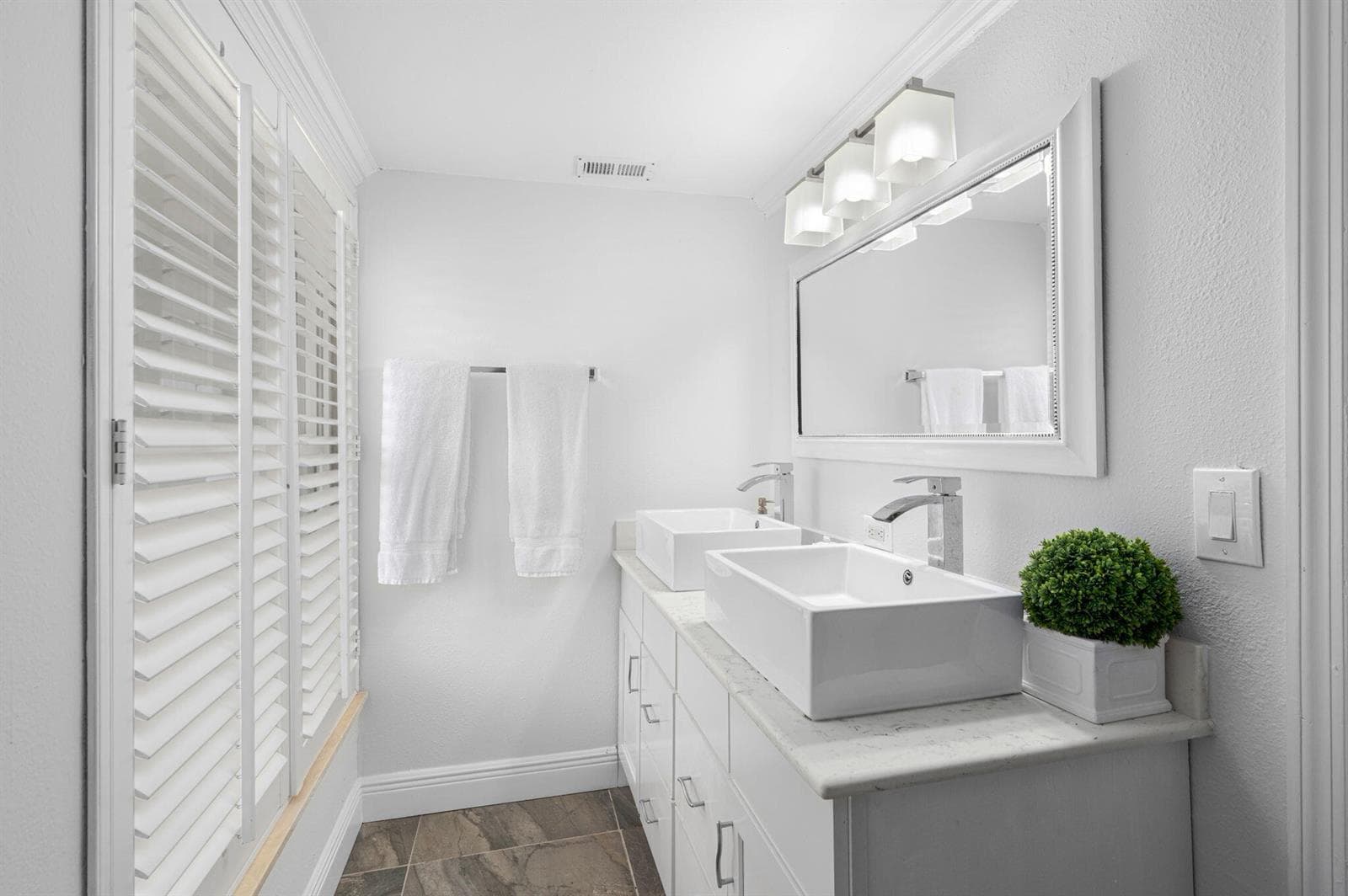 121 Queen Eugenia Court photo 23