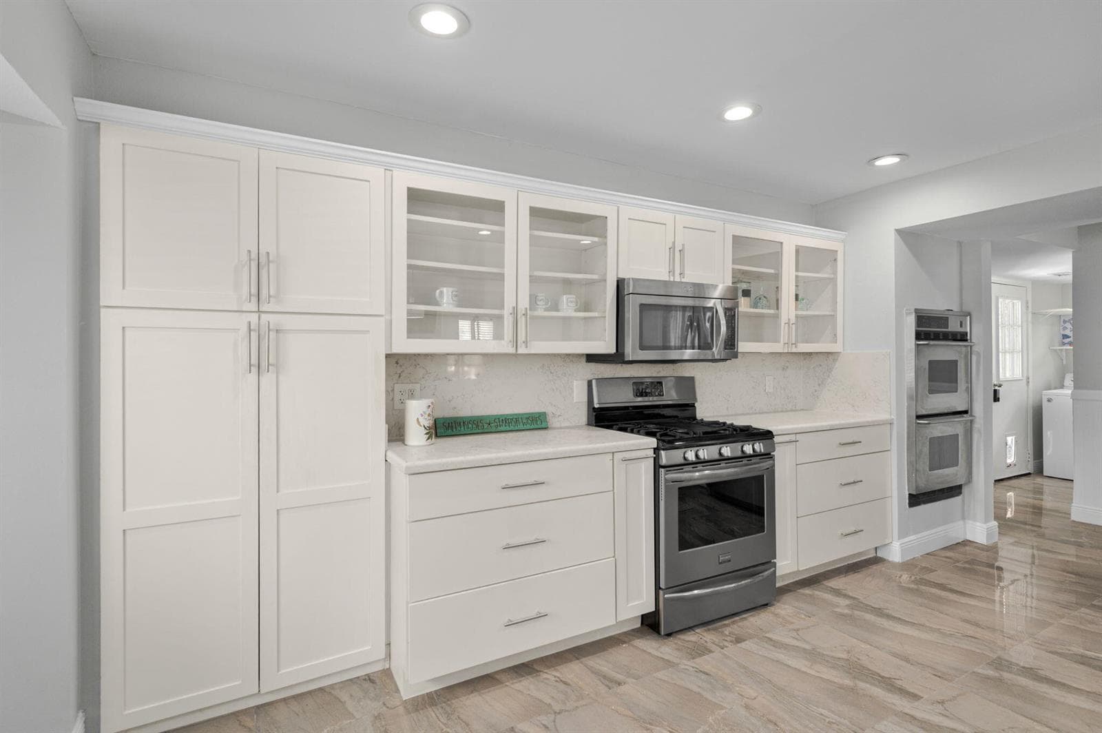 121 Queen Eugenia Court photo 15