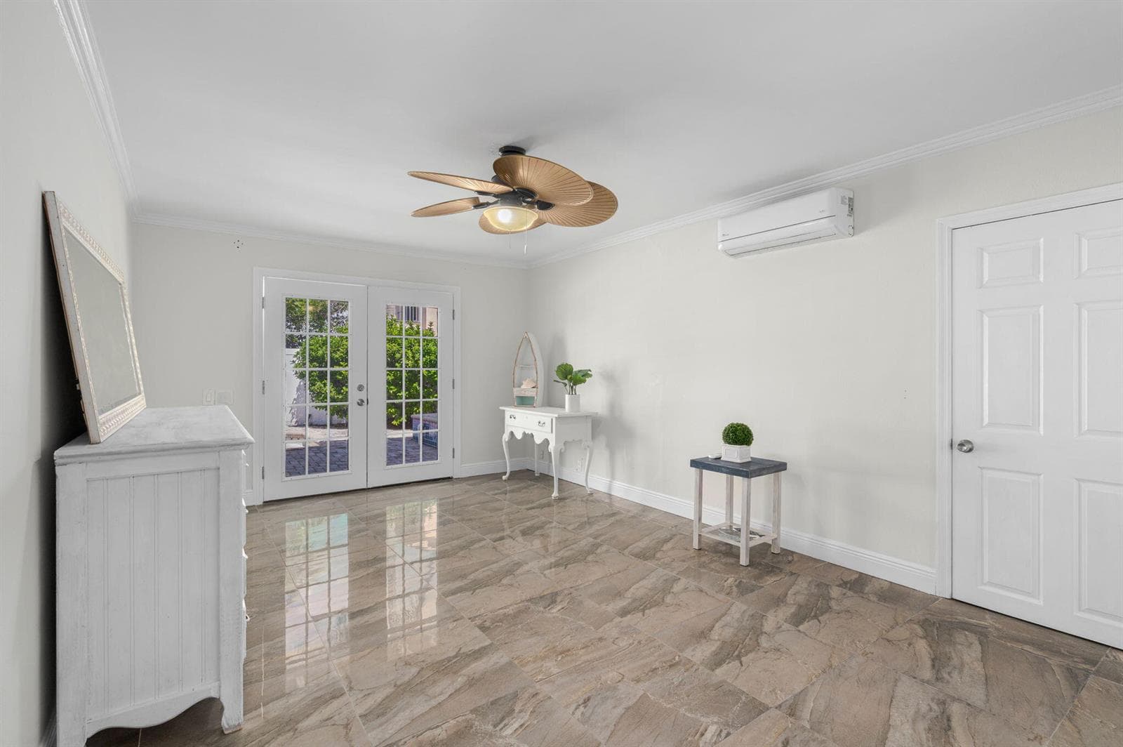 121 Queen Eugenia Court photo 21
