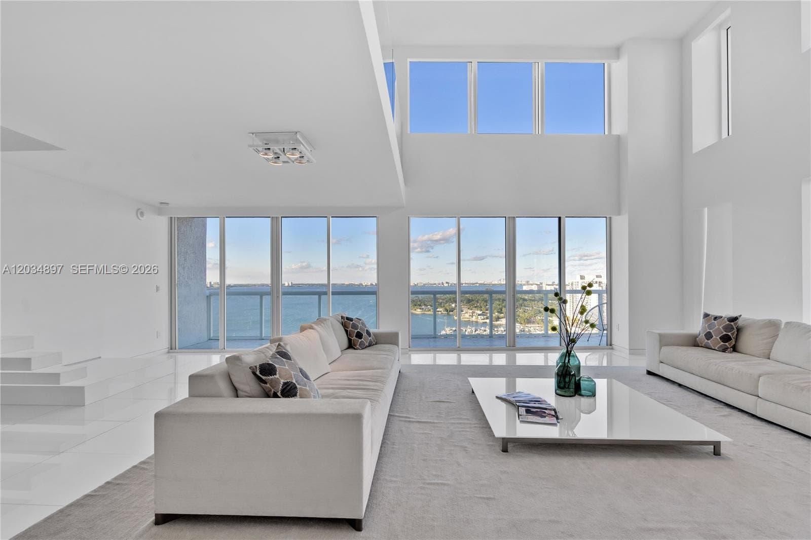 10 Venetian Way PH04 photo 4