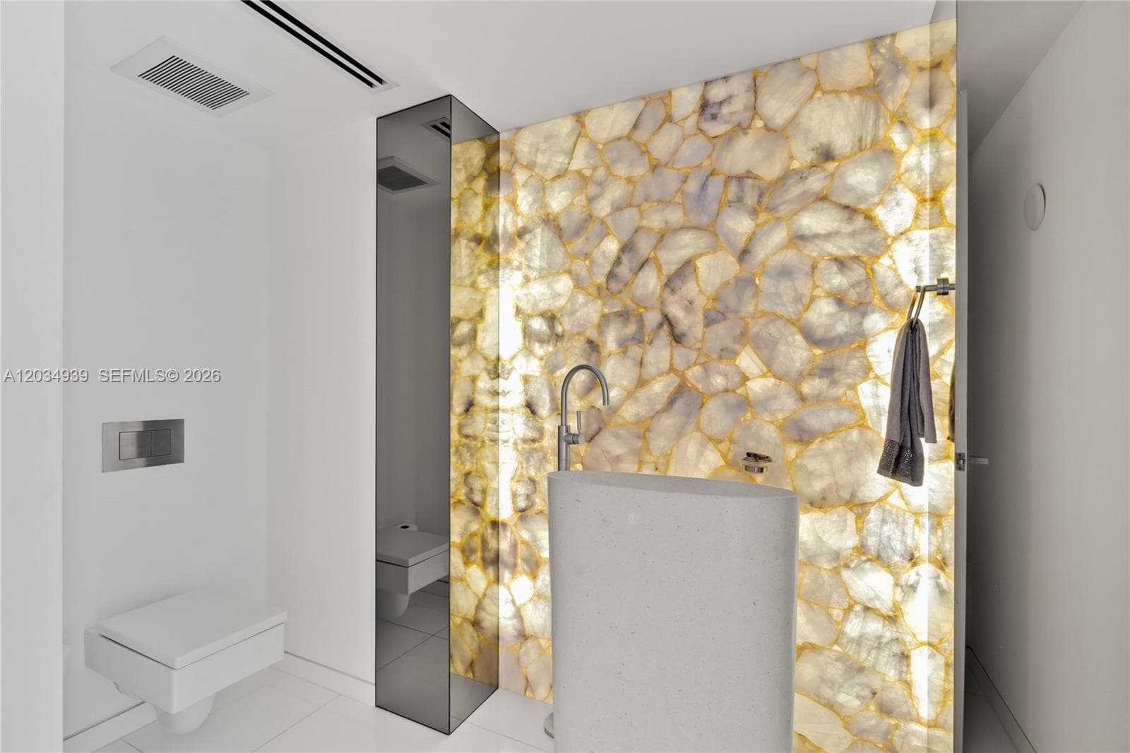 10 Venetian Way PH04 photo 23