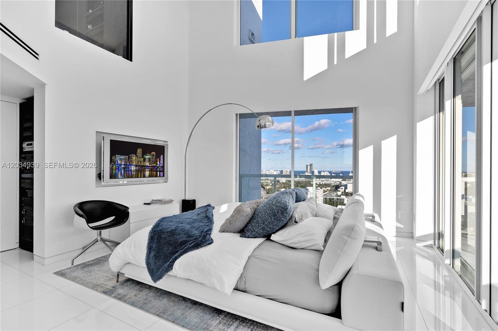 10 Venetian Way PH04 photo 25