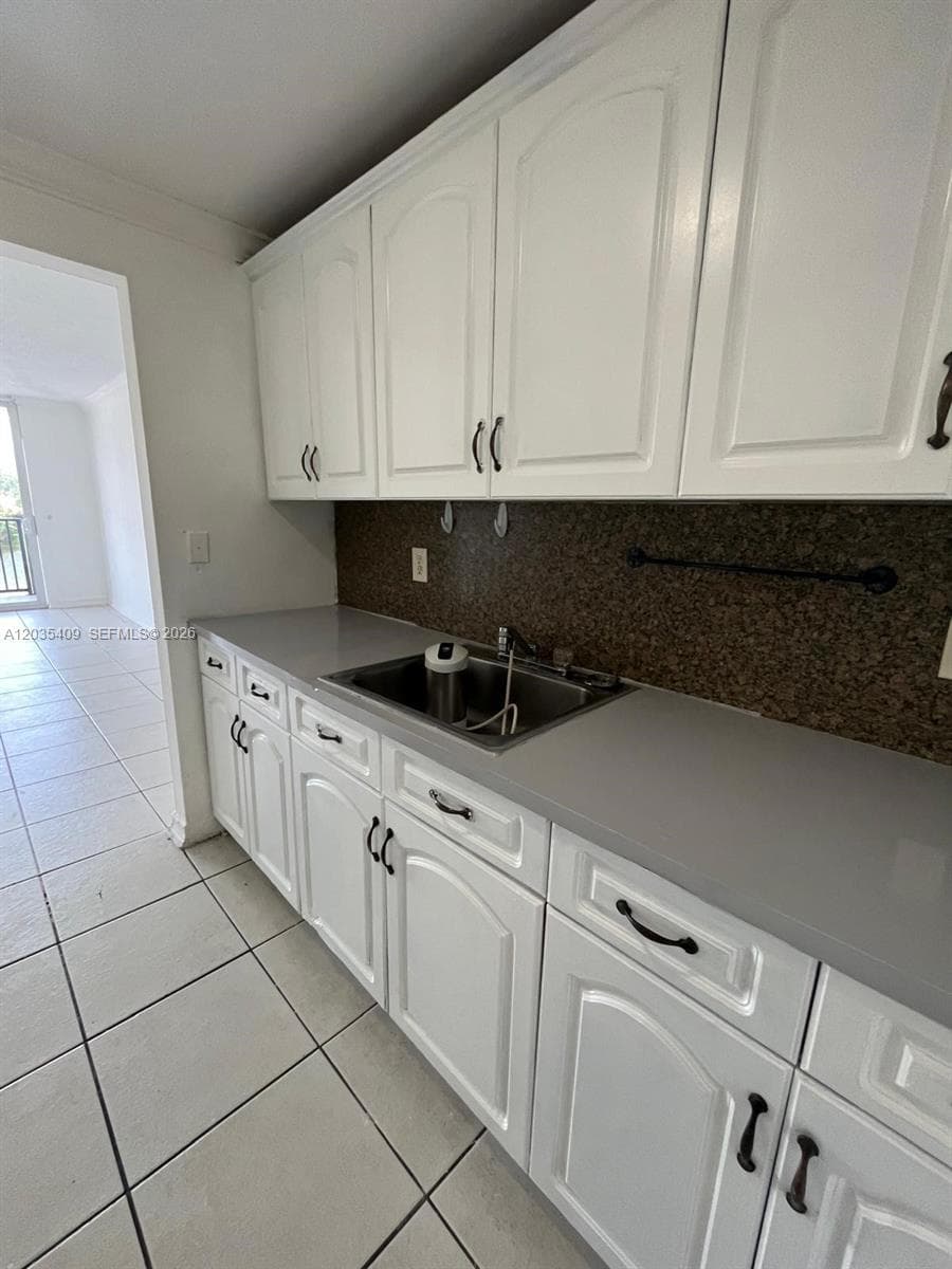 2075 NE 164th St 204 photo 24
