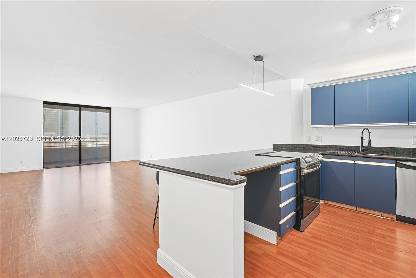 2500 Parkview Dr 1503 photo 7