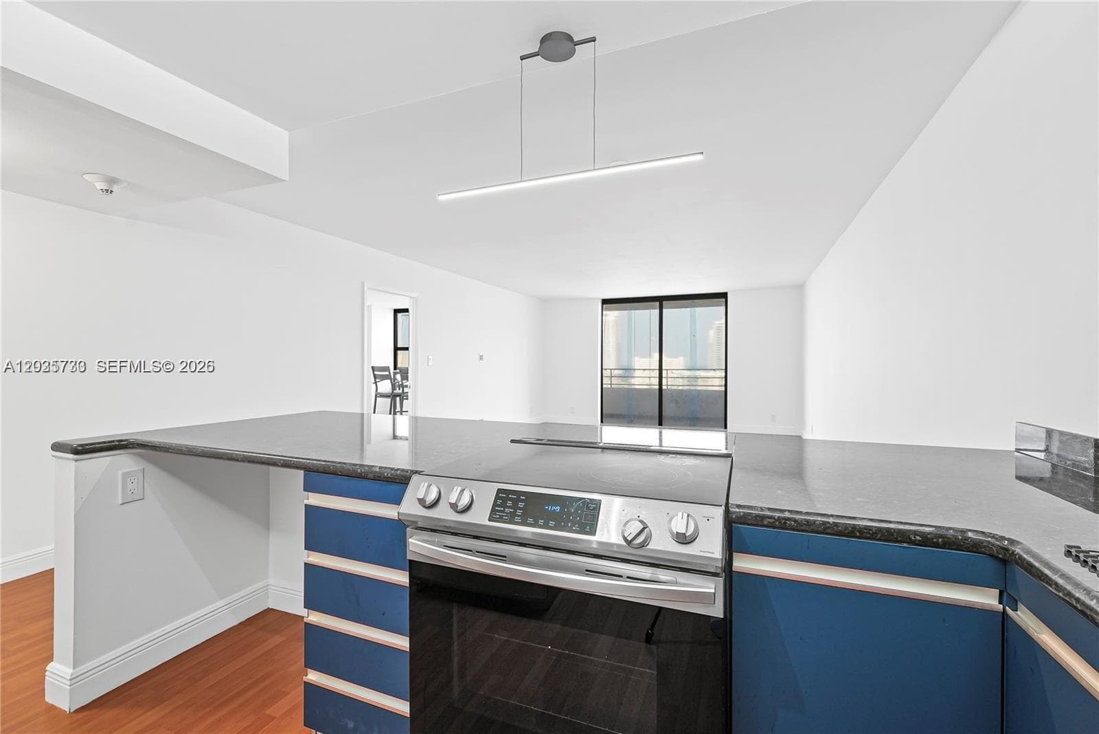 2500 Parkview Dr 1503 photo 4