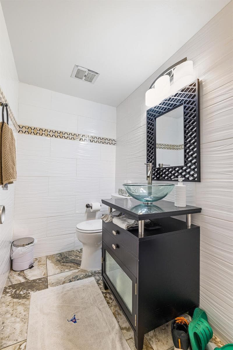 1319 E Hillsboro Boulevard 208 photo 18